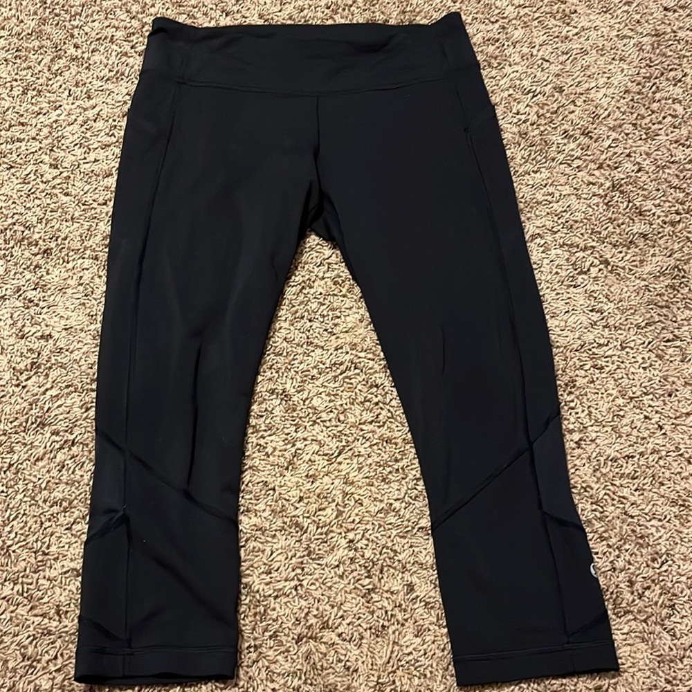 Black lululemon capris